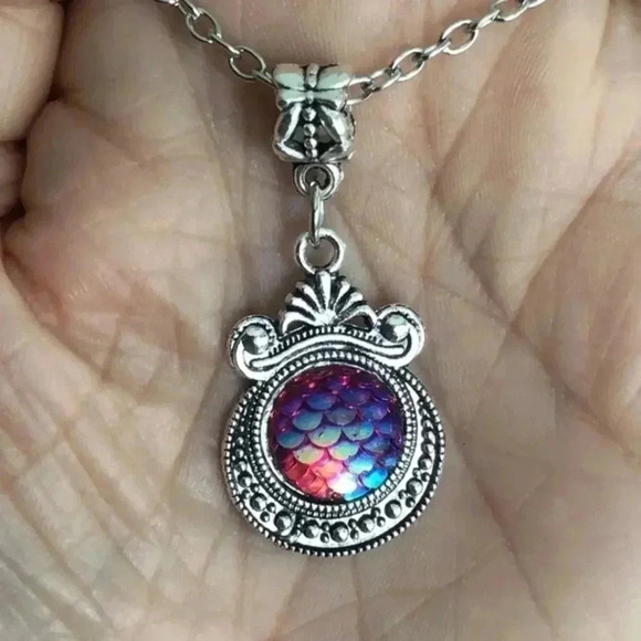 Mermaid Scale Beach Iridescent Round Circle Pendant Stainless Steel Necklace 12 - Picture 1 of 4